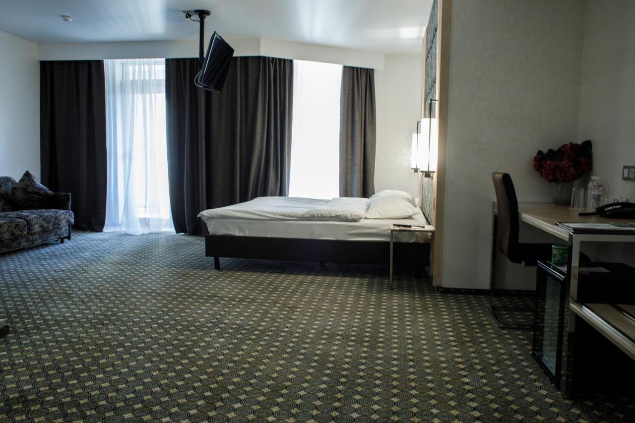 Park Hotel ドニプロペトロウシク エクステリア 写真